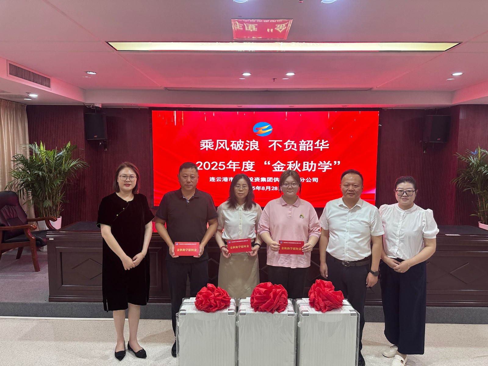 AA24D8BB0F9ED68D608CA19EEA7816EE