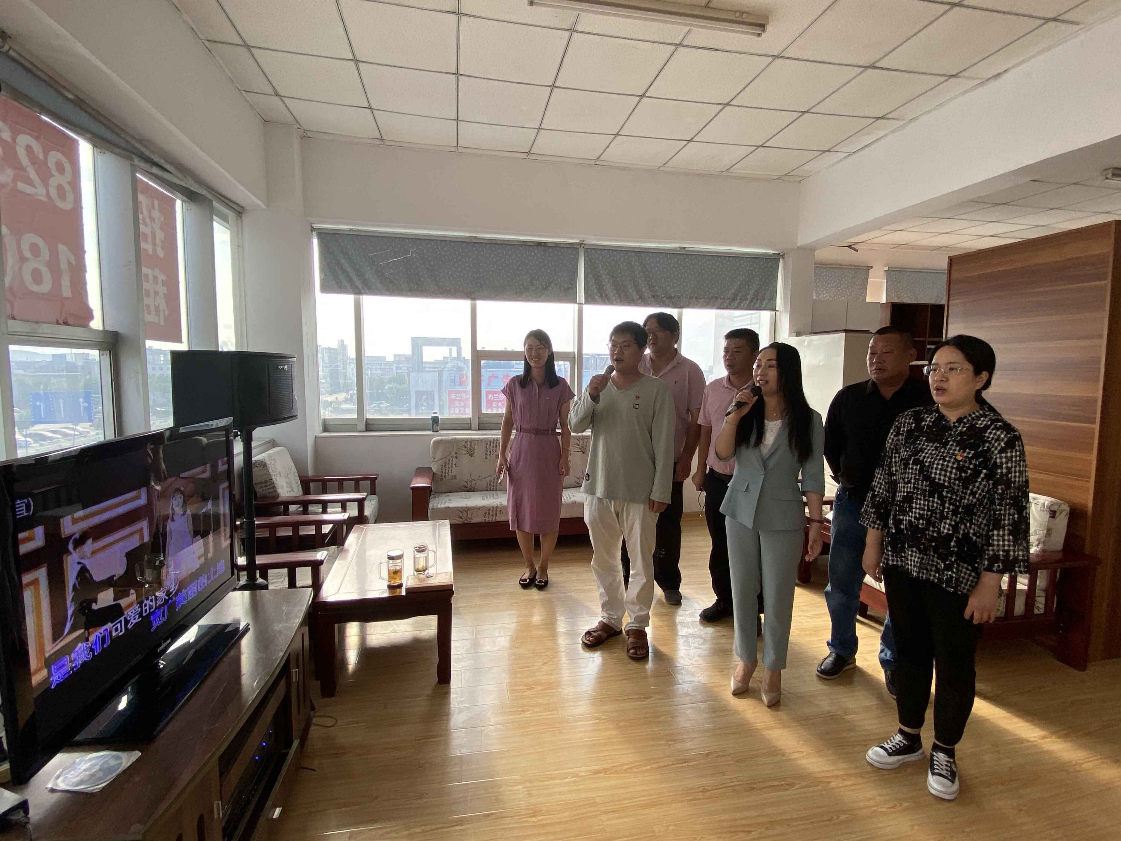 開展紅歌、司歌傳唱